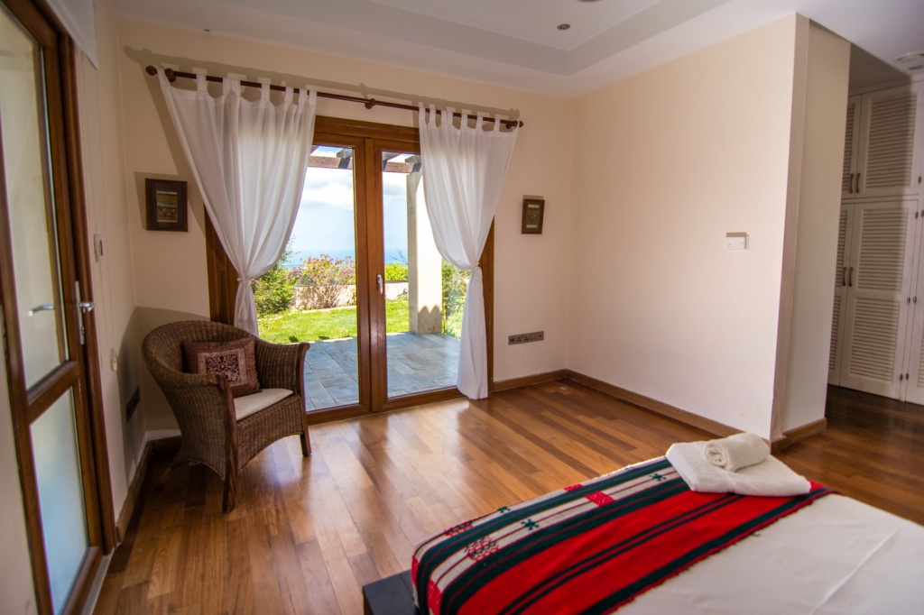 Residential Detached House - LUXURY DETACHED VILLA on the top of the hill with panoramic sea and mountains views