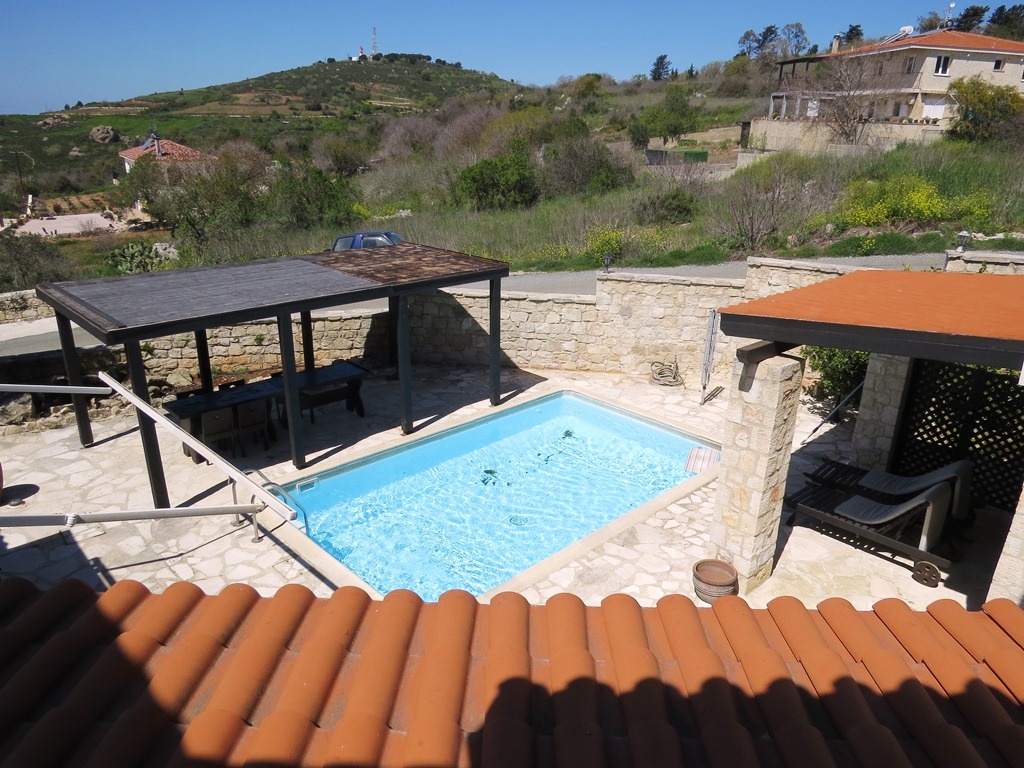 3 BEDROOM SEMIDETACHED VILLA combination of stone and timber work